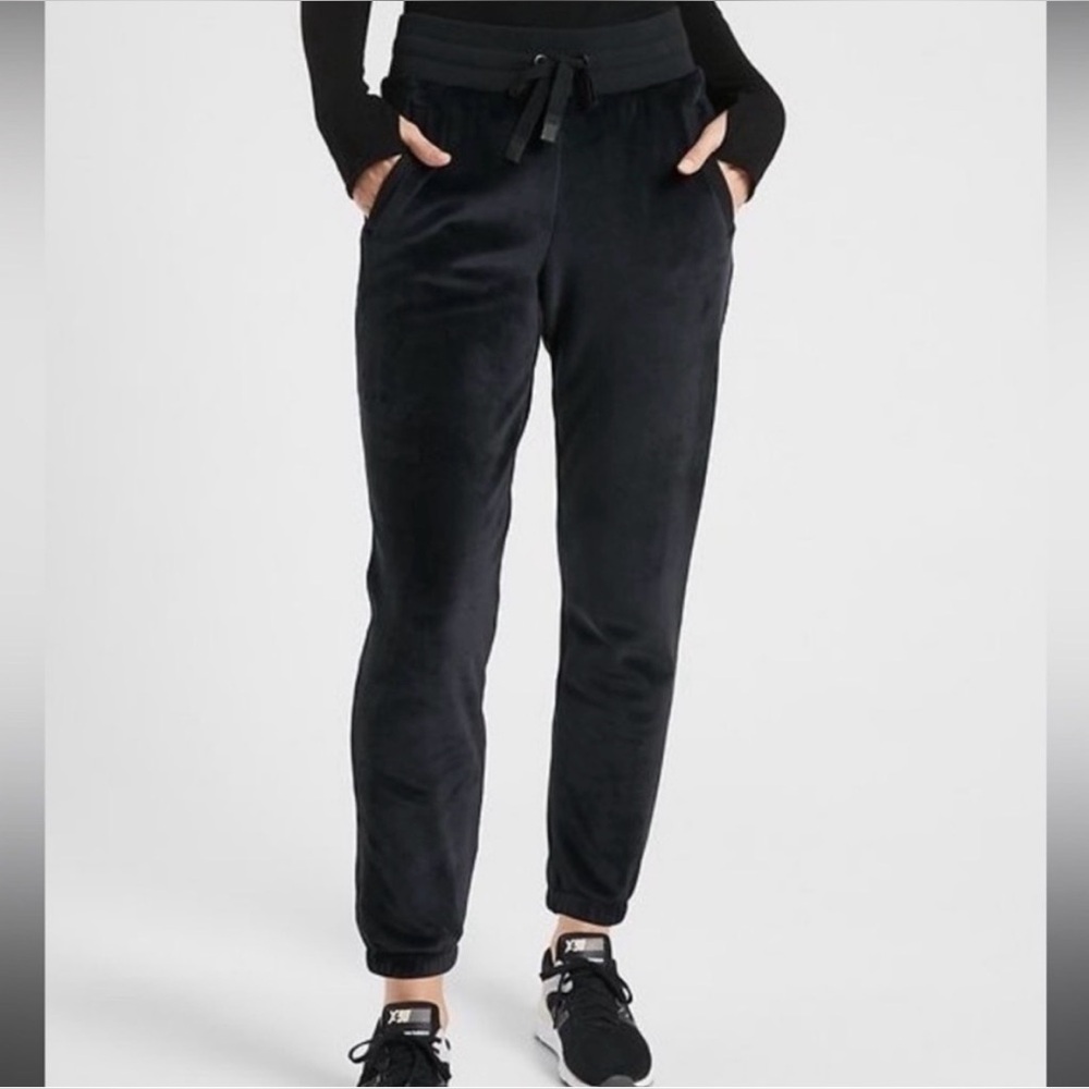 Athleta Recover Cozy Jogger Black Size Medium